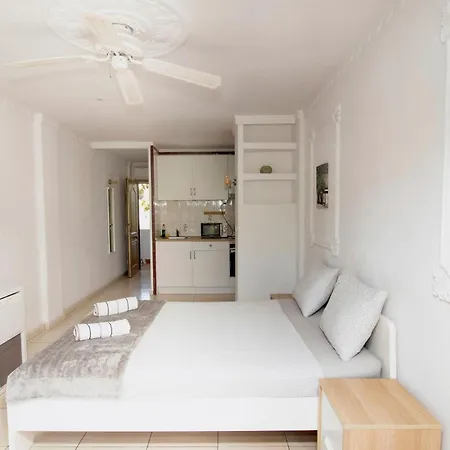 Apartment In Calypso,calahonda 200 Metres From The *